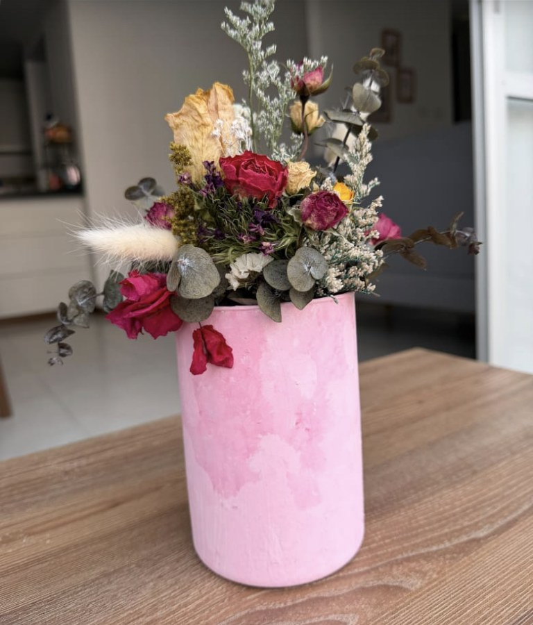 Nostalgia Floral: Jarrón de vidrio rosado · 35 cm